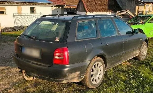Gebraucht Audi A4 110 PS (80 kW) 1997 Schwarz Kombi