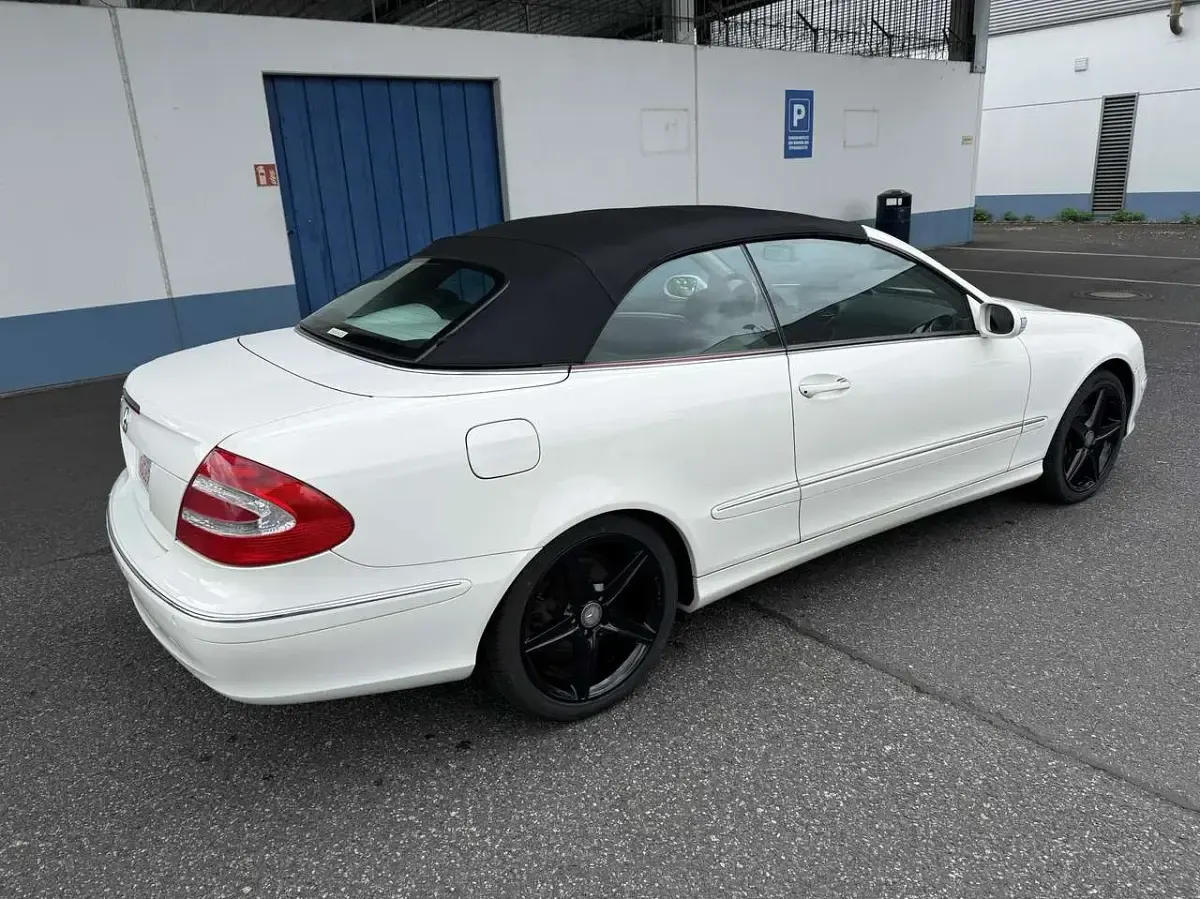 Gebraucht Mercedes CLK320 Elegance 218 PS (160 kW) 2005 Weiß Cabrio