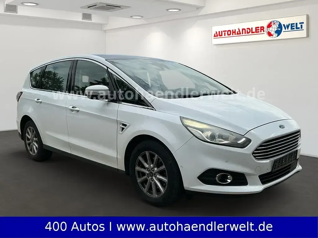 Gebraucht Ford S-MAX Titanium 179 PS (131 kW) 2018 Weiß Van / Kleinbus