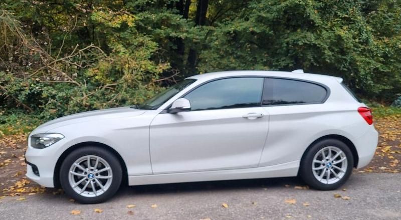 Gebraucht BMW 120 Advantage 184 PS (135 kW) 2018 Weiß Kleinwagen