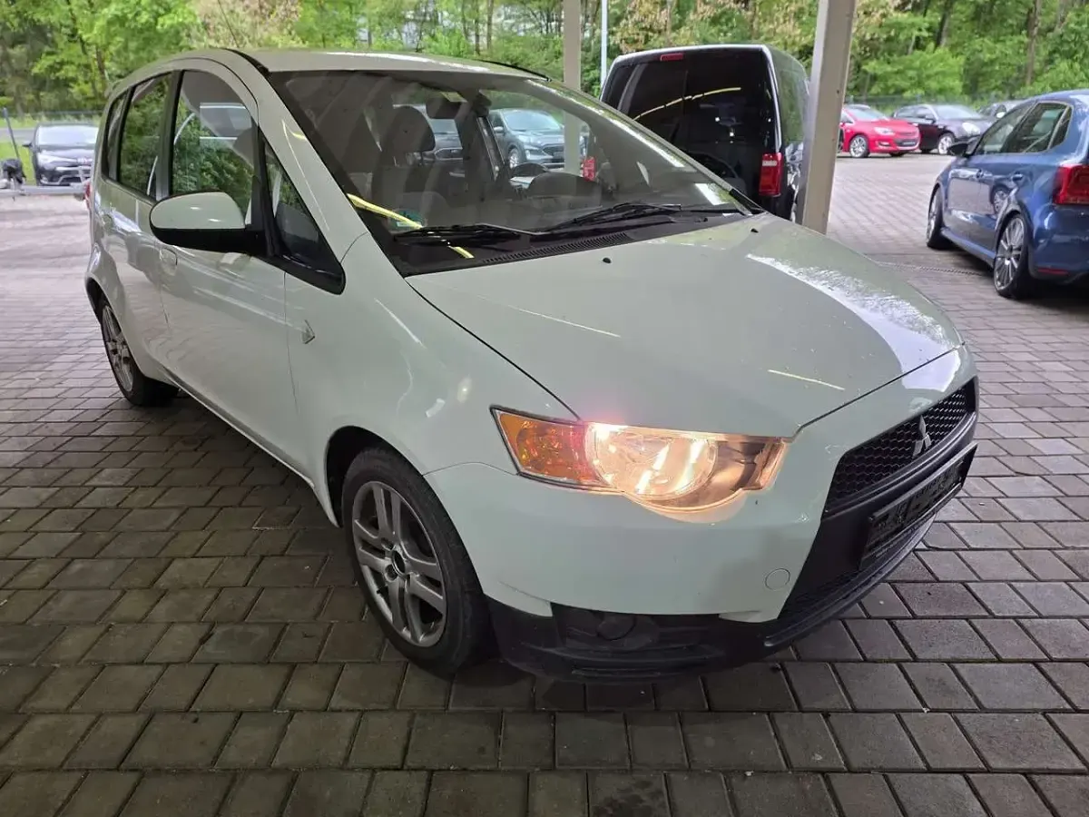 Gebraucht Mitsubishi Colt Inform 95 PS (69 kW) 2009 Silber Kleinwagen
