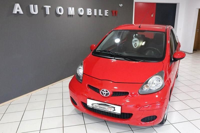 Gebraucht Toyota Aygo Cool 68 PS (50 kW) 2010 Rot Kleinwagen