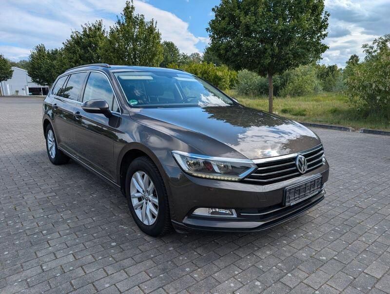 Braun Gebraucht 2017 VW Passat Kombi | 8.799 € (Superpreis) - Bild 1/4