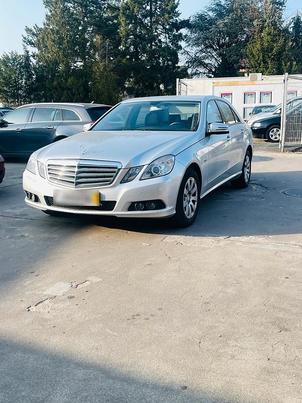 Gebraucht Mercedes E200 184 PS (135 kW) 2010 Silber Limousine