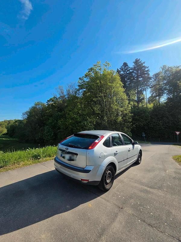 Usata Ford Focus 101 CV (74 kW) 2005 Argento Utilitaria