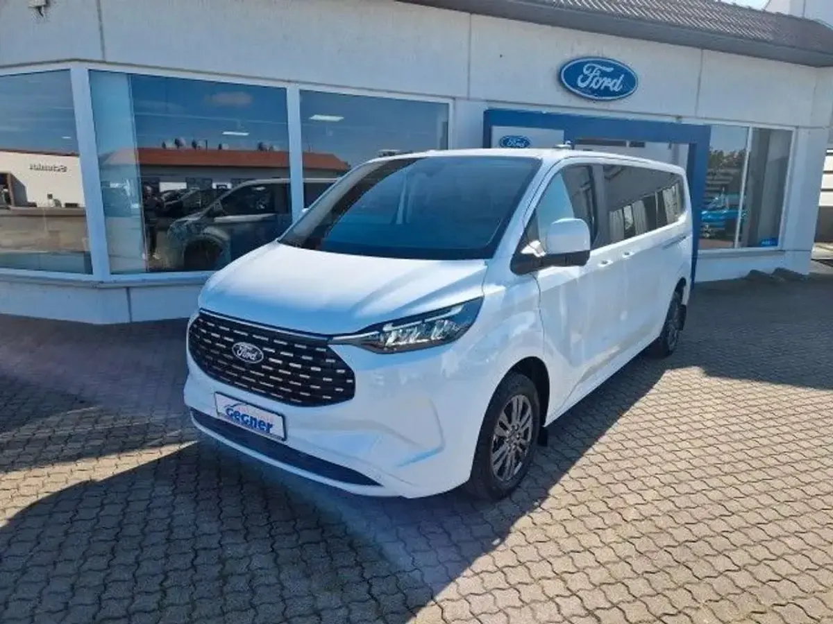 Neu Ford Tourneo Titanium 232 PS (170 kW) 2025 Weiß Van / Kleinbus
