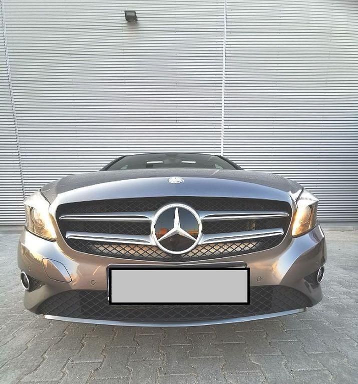 Gebraucht Mercedes A200 Urban 156 PS (114 kW) 2014 Grau Limousine