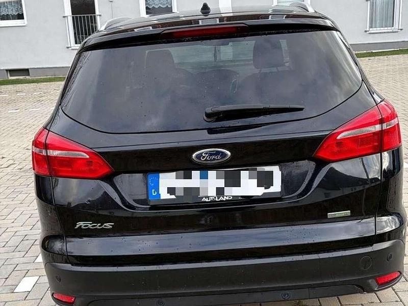 Gebraucht Ford Focus Titanium 125 PS (91 kW) 2016 Schwarz Kombi