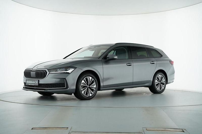 Graphitegrau metallic Gebraucht 2025 Skoda Superb Selection Kombi | 38.889 € (Superpreis) - Bild 1/4