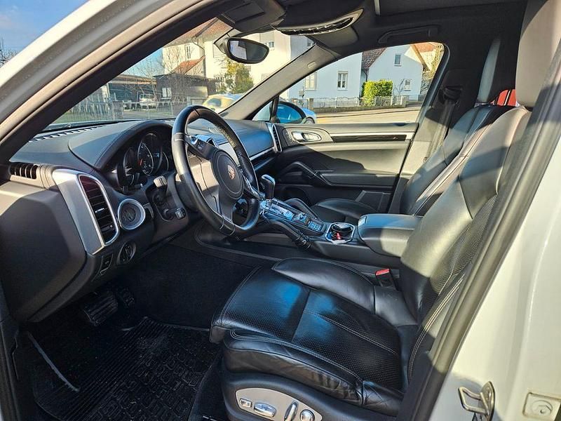 Gebraucht Porsche Cayenne 245 PS (180 kW) 2012 Weiß SUV
