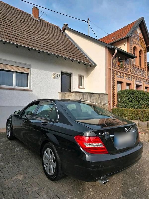 Gebraucht Mercedes C220 170 PS (125 kW) 2011 Schwarz Limousine