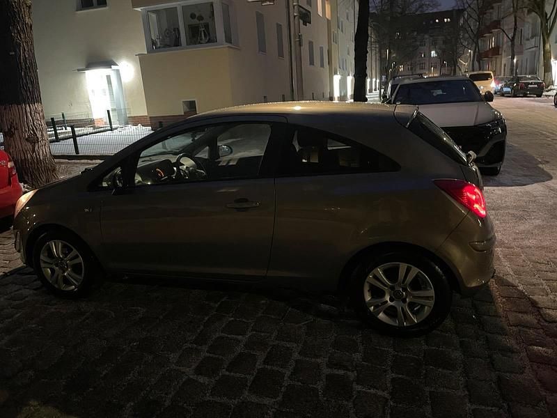 Gebraucht Opel Corsa 87 PS (63 kW) 2012 Andere farben Kleinwagen