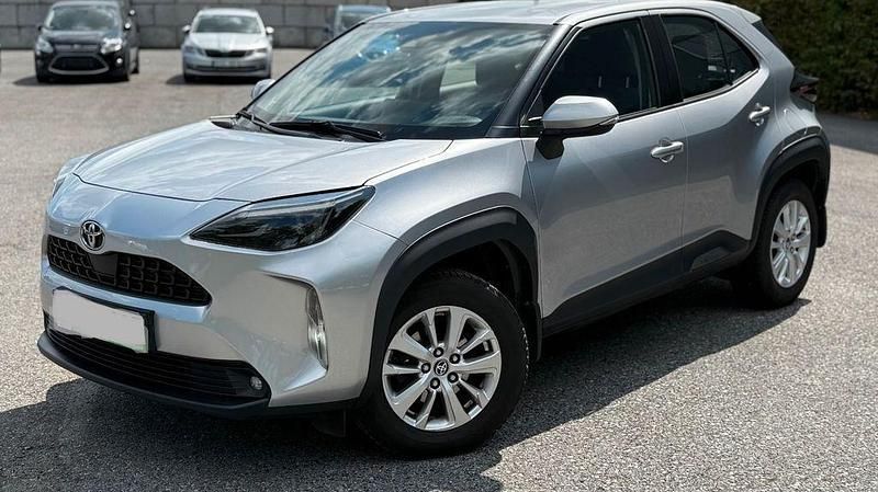 Silber Gebraucht 2022 Toyota Yaris Cross SUV | 17.100 € (Superpreis) - Bild 1/4