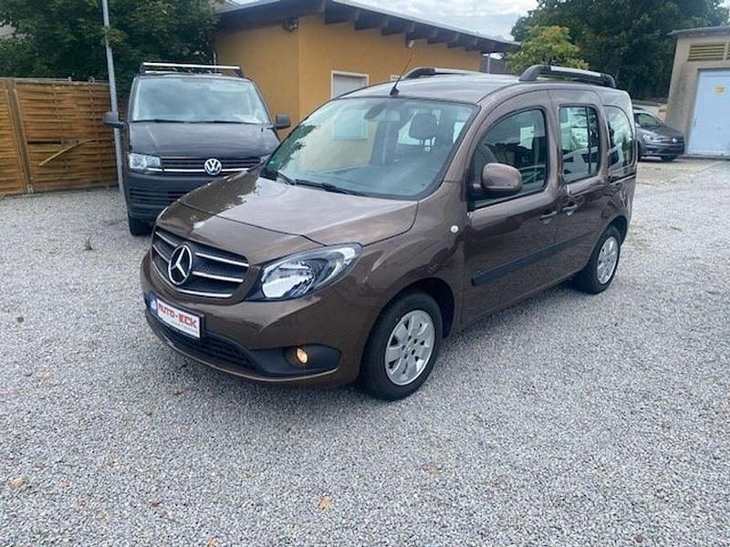 Braun Gebraucht 2017 Mercedes Citan 112 Kombi | 14.990 € (Etwas zu teuer) - Bild 1/4