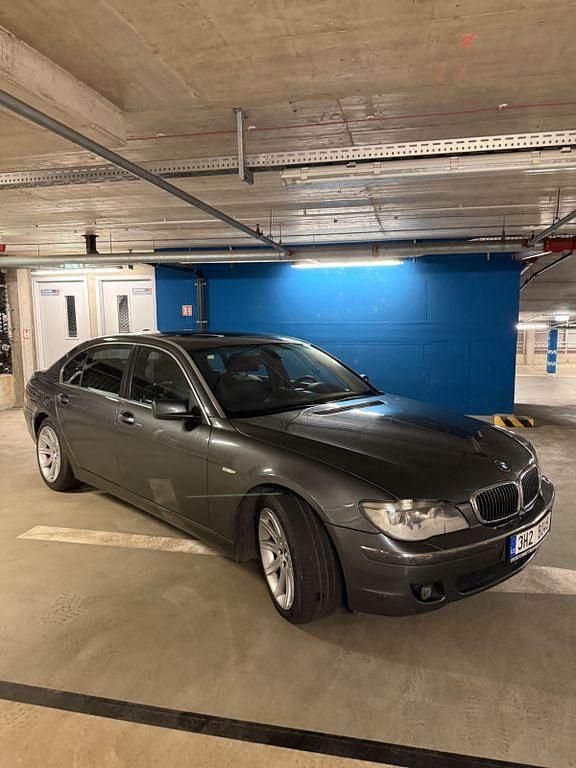Gebraucht BMW 750L 367 PS (269 kW) 2005 Grau Limousine