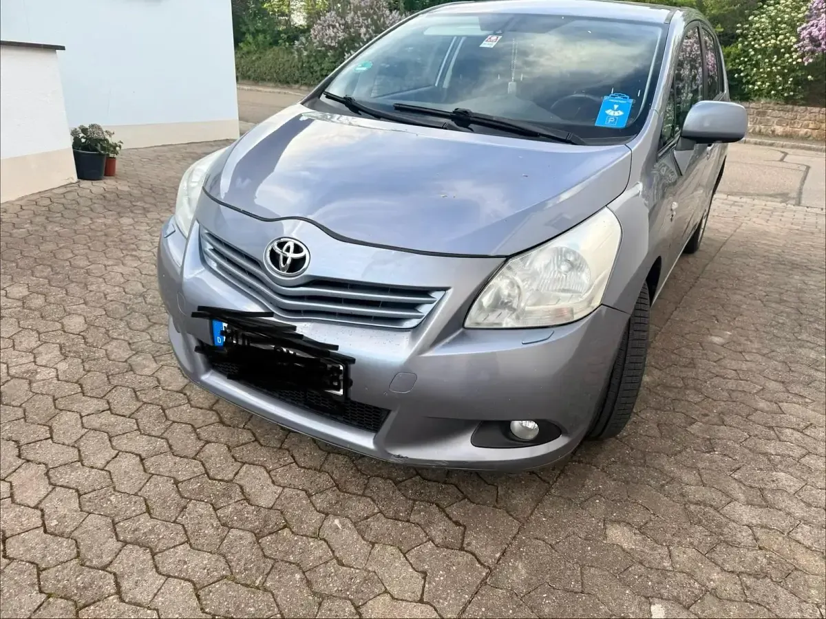 Gebraucht Toyota Verso 150 PS (110 kW) 2010 Grau Van / Kleinbus