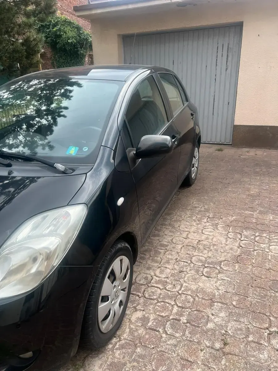 Gebraucht Toyota Yaris 87 PS (63 kW) 2008 Schwarz Kleinwagen