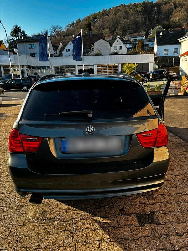 Gebraucht BMW 320 170 PS (125 kW) 2011 Grün Kombi