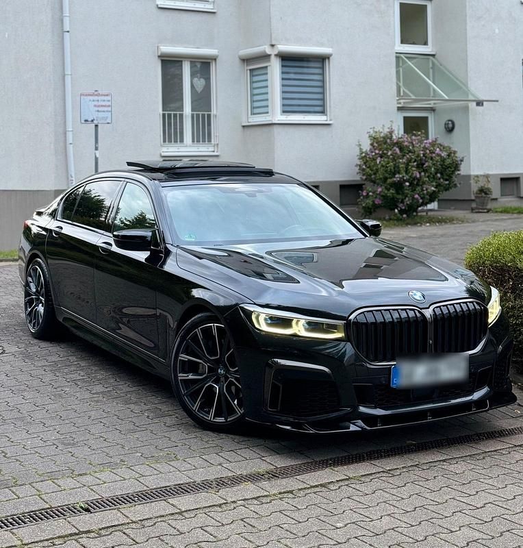 Schwarz Gebraucht 2020 BMW 730L M Sport Limousine | 54.500 € (Teuer) - Bild 1/4