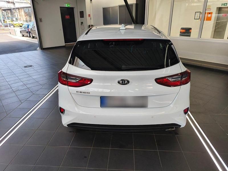 Gebraucht Kia Ceed Vision 120 PS (88 kW) 2019 Weiß Kleinwagen