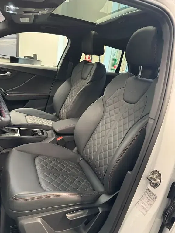 Gebraucht Audi SQ2 Sport 300 PS (220 kW) 2025 Weiß SUV