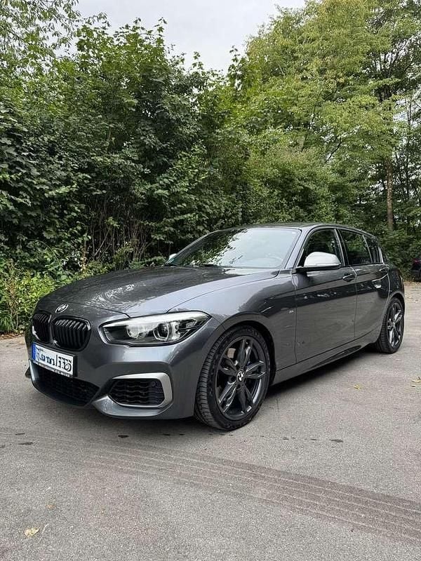 Grau Gebraucht 2019 BMW M140 M Sport Kleinwagen | 31.500 € (Guter Preis) - Bild 1/4