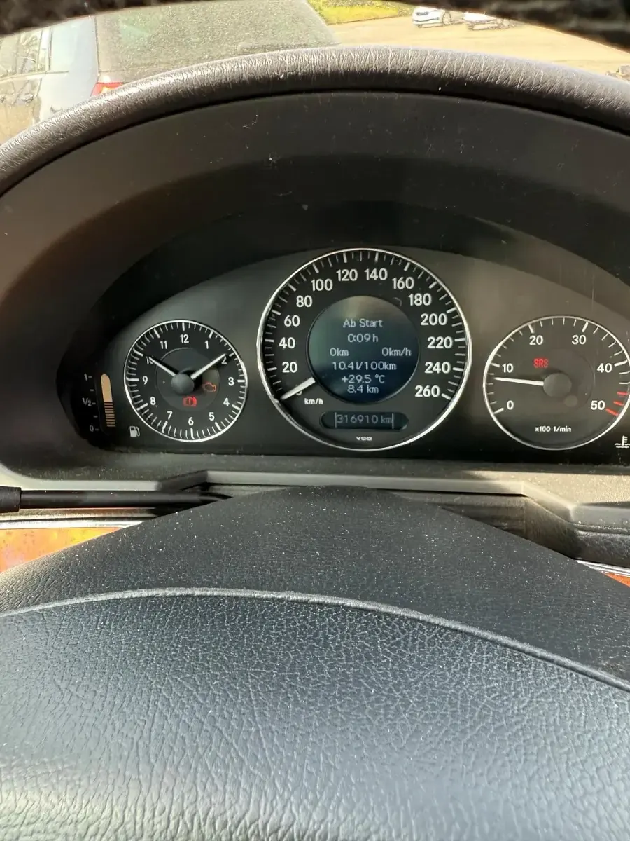 Gebraucht Mercedes E220 150 PS (110 kW) 2004 Silber Limousine