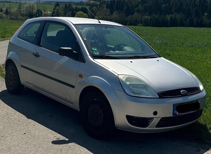 Silber Gebraucht 2004 Ford Fiesta Kleinwagen | 900 € (Fairer Preis) - Bild 1/4