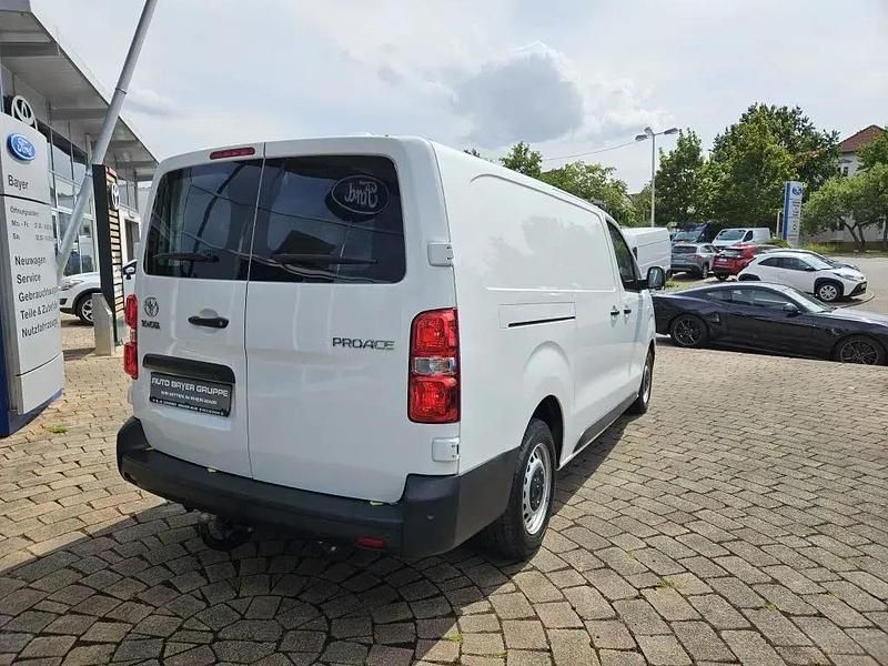 Gebraucht Toyota Proace 144 PS (105 kW) 2022 Schaumweiß Van / Kleinbus