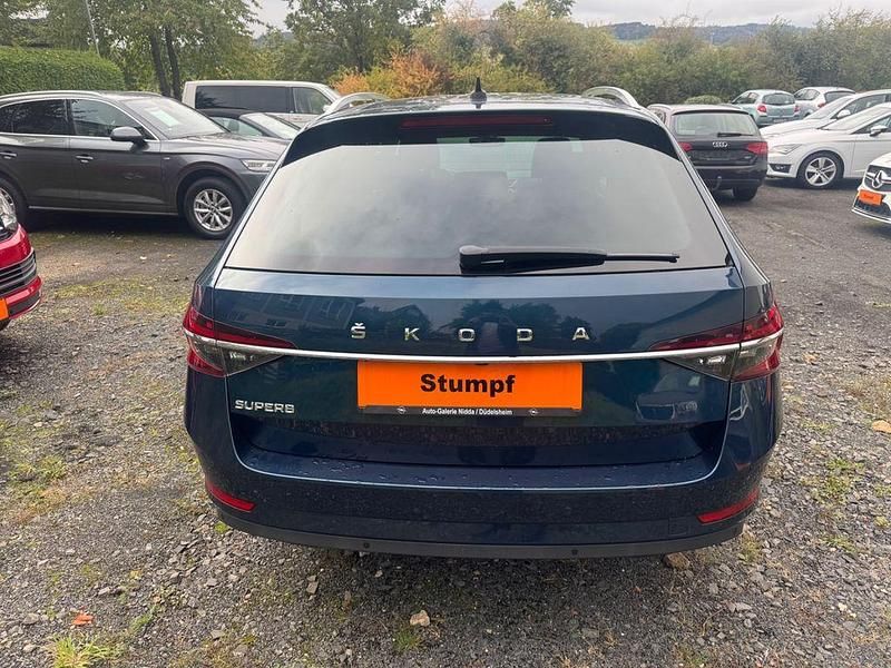 Gebraucht Skoda Superb Premium Edition 150 PS (110 kW) 2020 Blau Kombi