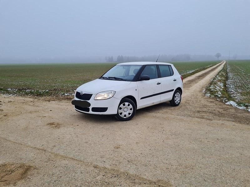 Weiß Gebraucht 2008 Skoda Fabia Kleinwagen | 900 € (Superpreis) - Bild 1/4
