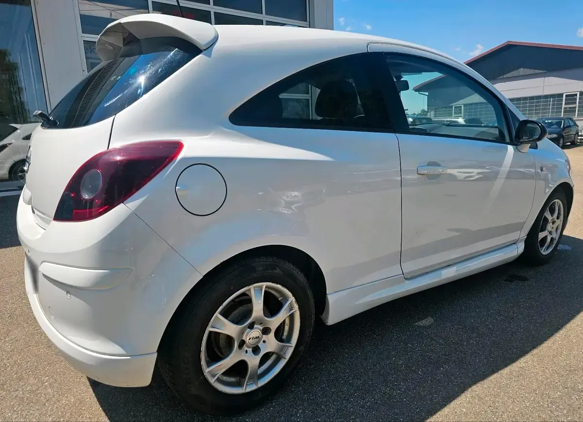 Gebraucht Opel Corsa Edition 80 PS (58 kW) 2009 Weiß Kleinwagen