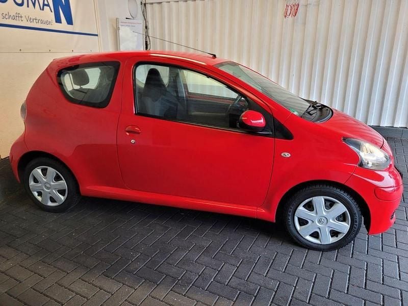 Gebraucht Toyota Aygo Cool 68 PS (50 kW) 2009 Rot Kleinwagen