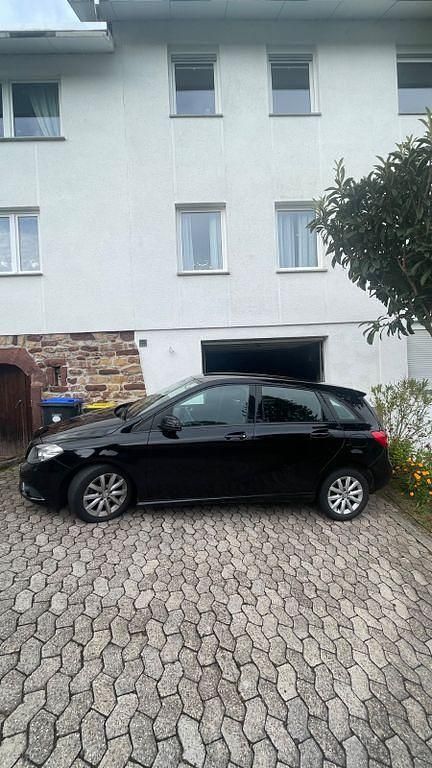 Gebraucht Mercedes B180 122 PS (89 kW) 2013 Schwarz Van / Kleinbus