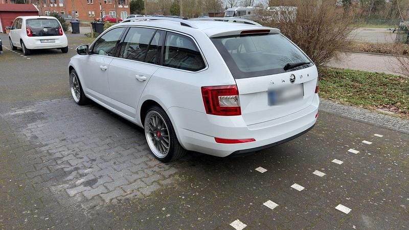 Gebraucht Skoda Octavia Style 150 PS (110 kW) 2017 Weiß Kombi