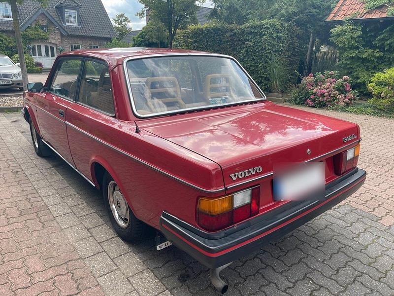 Gebraucht Volvo 240 100 PS (73 kW) 1982 Rot Limousine