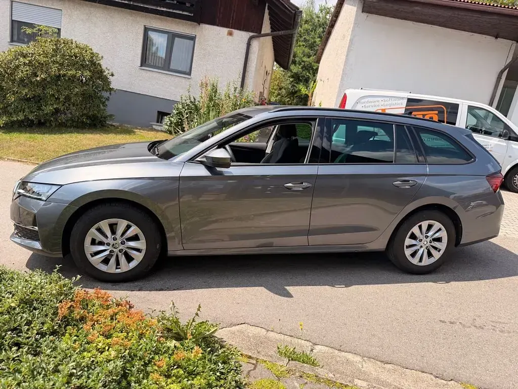 Gebraucht Skoda Octavia Selection 150 PS (110 kW) 2024 Grau Kombi