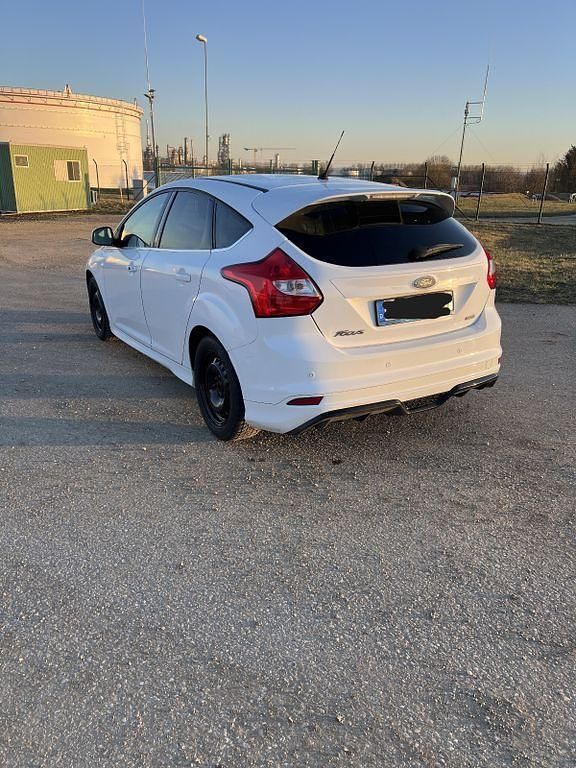 Gebraucht Ford Focus 125 PS (91 kW) 2013 Weiß Limousine