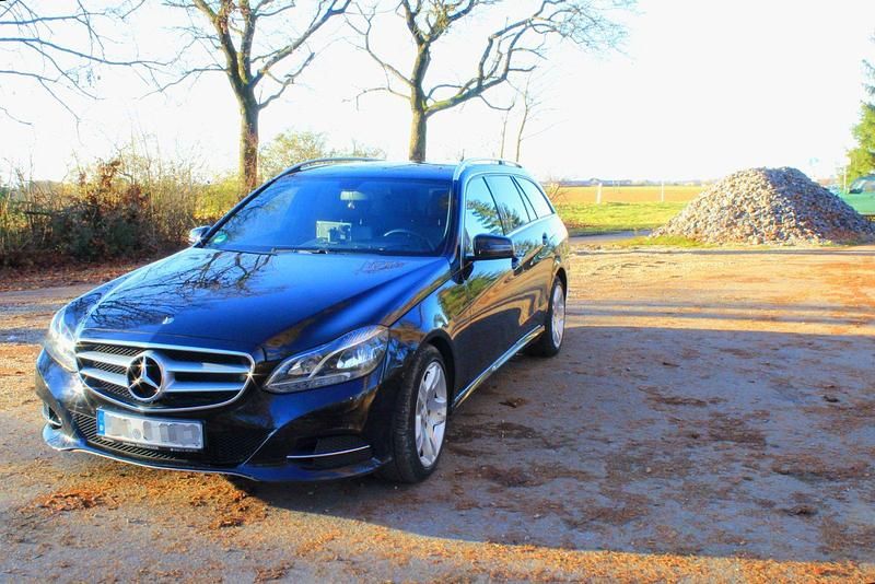 Gebraucht Mercedes E220 170 PS (125 kW) 2016 Schwarz Limousine