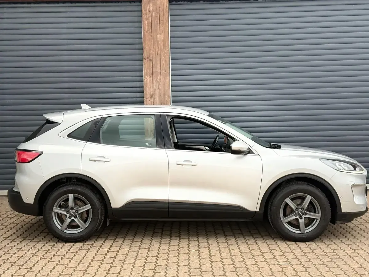Gebraucht Ford Kuga Titanium 120 PS (88 kW) 2020 Silber SUV