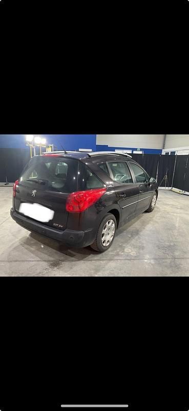 Gebraucht Peugeot 207 95 PS (69 kW) 2011 Violet Kombi