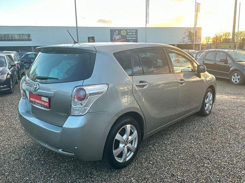 Gebraucht Toyota Verso Travel 150 PS (110 kW) 2012 Grau Van / Kleinbus