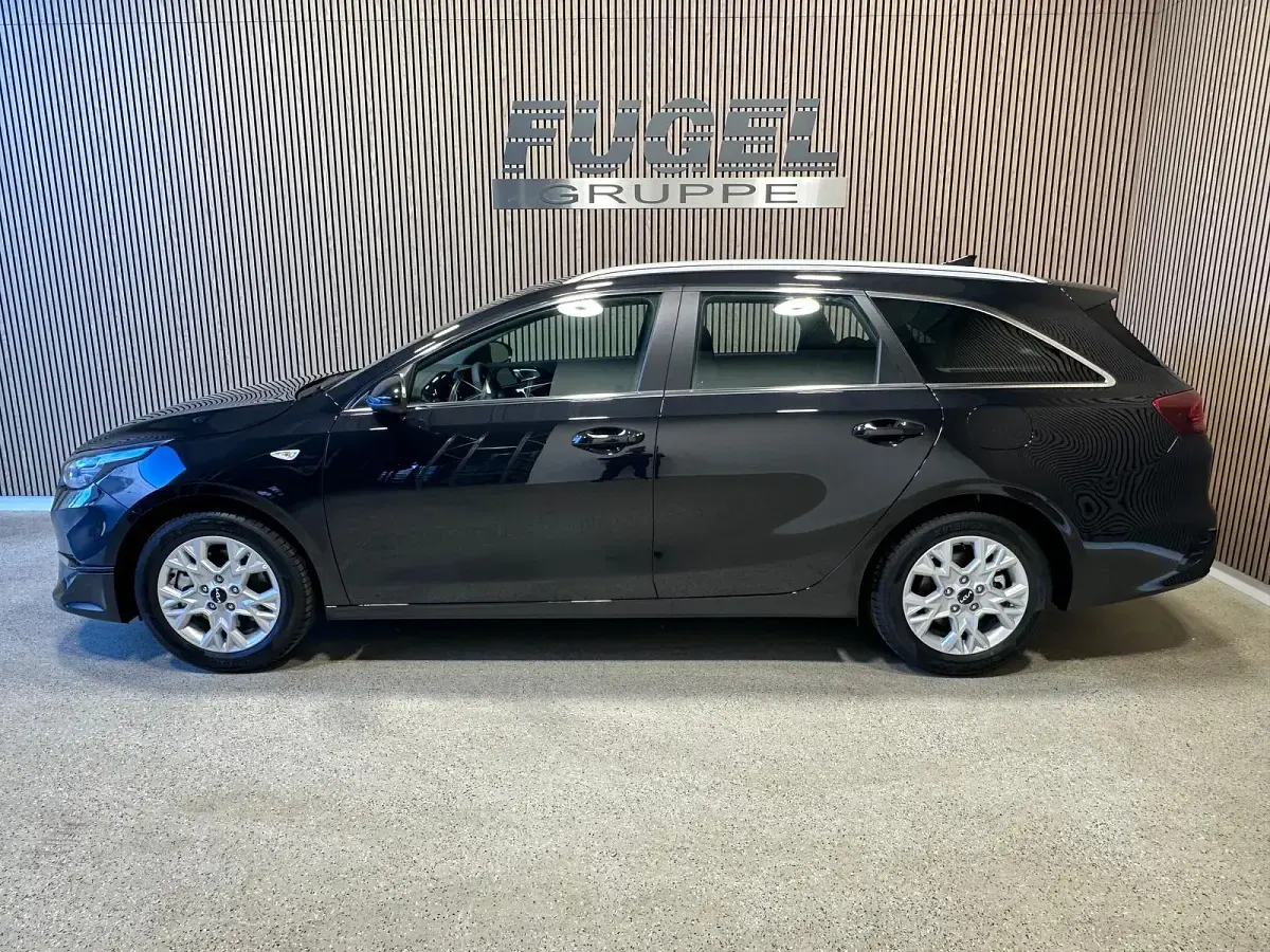 Neu Kia Ceed Sportswagon Vision 140 PS (102 kW) 2025 Zilinaschwarz met. Kombi