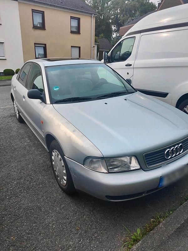Silber Gebraucht 1996 Audi A4 Limousine | 850 € (Superpreis) - Bild 1/3