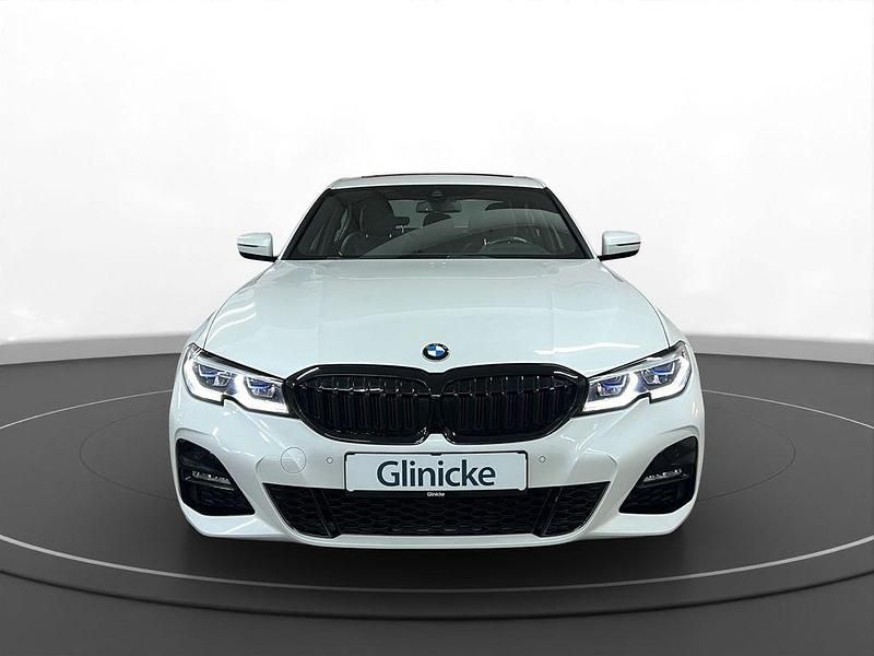 Gebraucht BMW 320 M Sport 190 PS (139 kW) 2021 Mineralweiß metallic Limousine