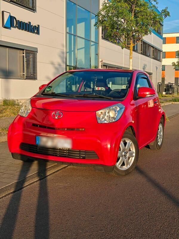 Rot Gebraucht 2009 Toyota iQ Kleinwagen | 4.200 € (Teuer) - Bild 1/4