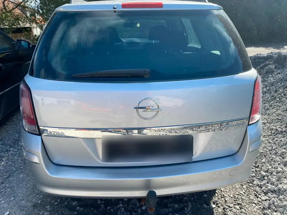 Używany Opel Astra 105 KM (77 kW) 2005 Srebrny Kombi