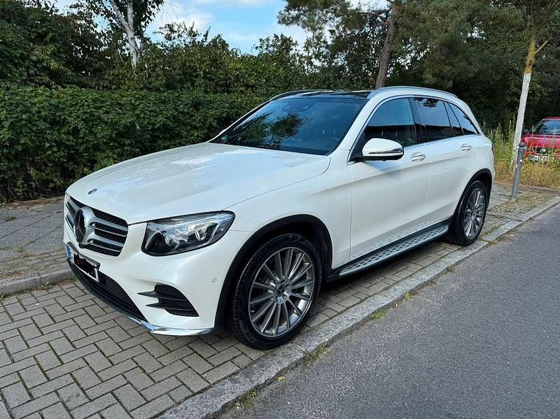 Weiß Gebraucht 2018 Mercedes GLC250 AMG line SUV | 33.000 € (Teuer) - Bild 1/4