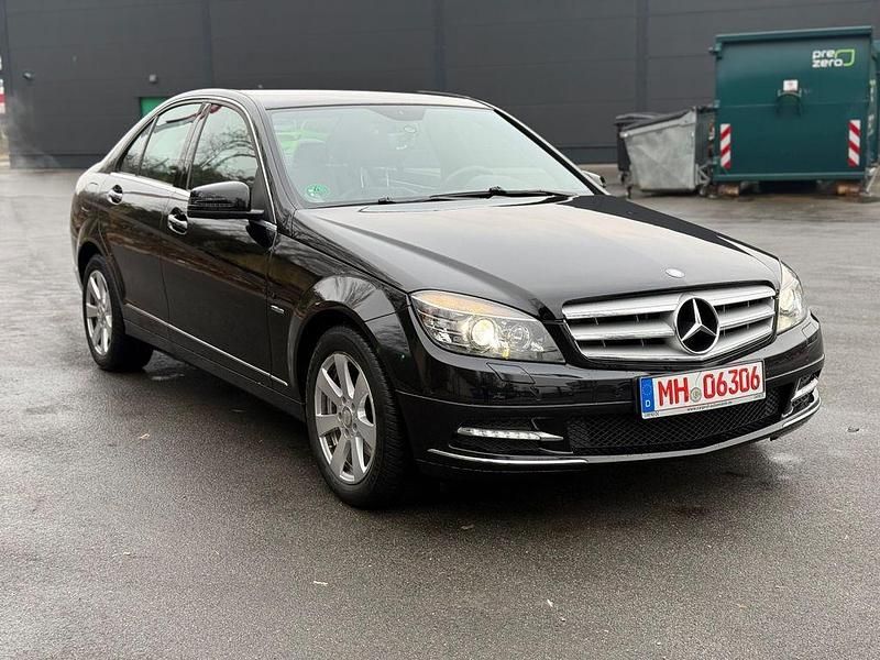 Schwarz Gebraucht 2010 Mercedes C180 Limousine | 11.999 € (Teuer) - Bild 1/4