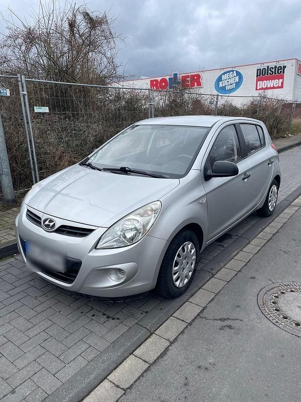 Silber Gebraucht 2010 Hyundai i20 Kleinwagen | 2.400 € (Guter Preis) - Bild 1/4